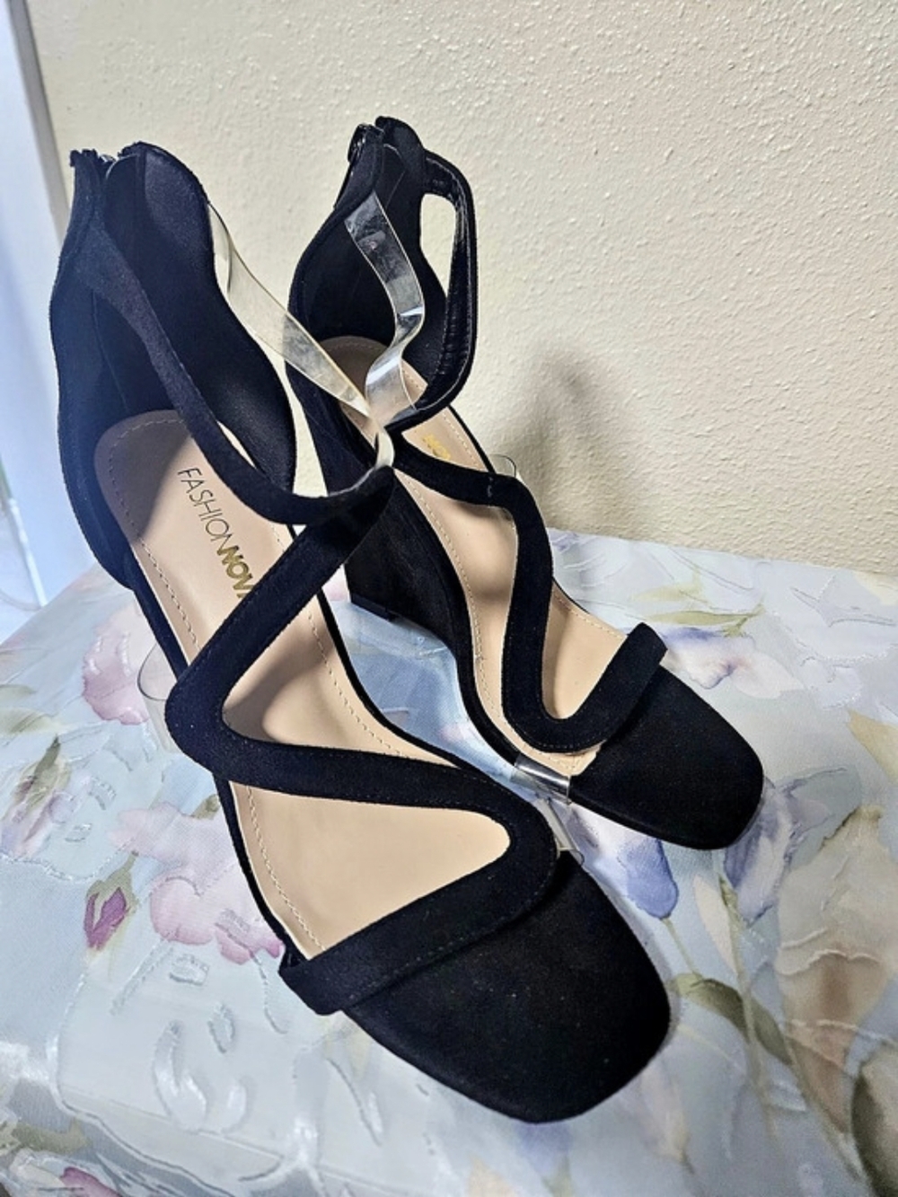 Aerosoles Black Strappy Heels Like New